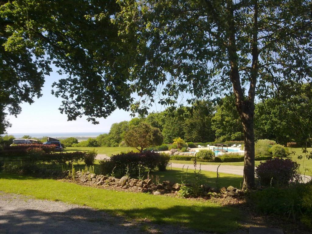 Camping Le Balcon De La Baie Saint-Marcan Exterior foto